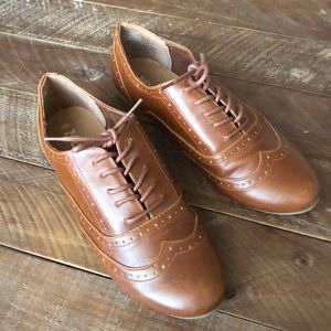 Mudd Cognac Brown Oxford Flats 9.5